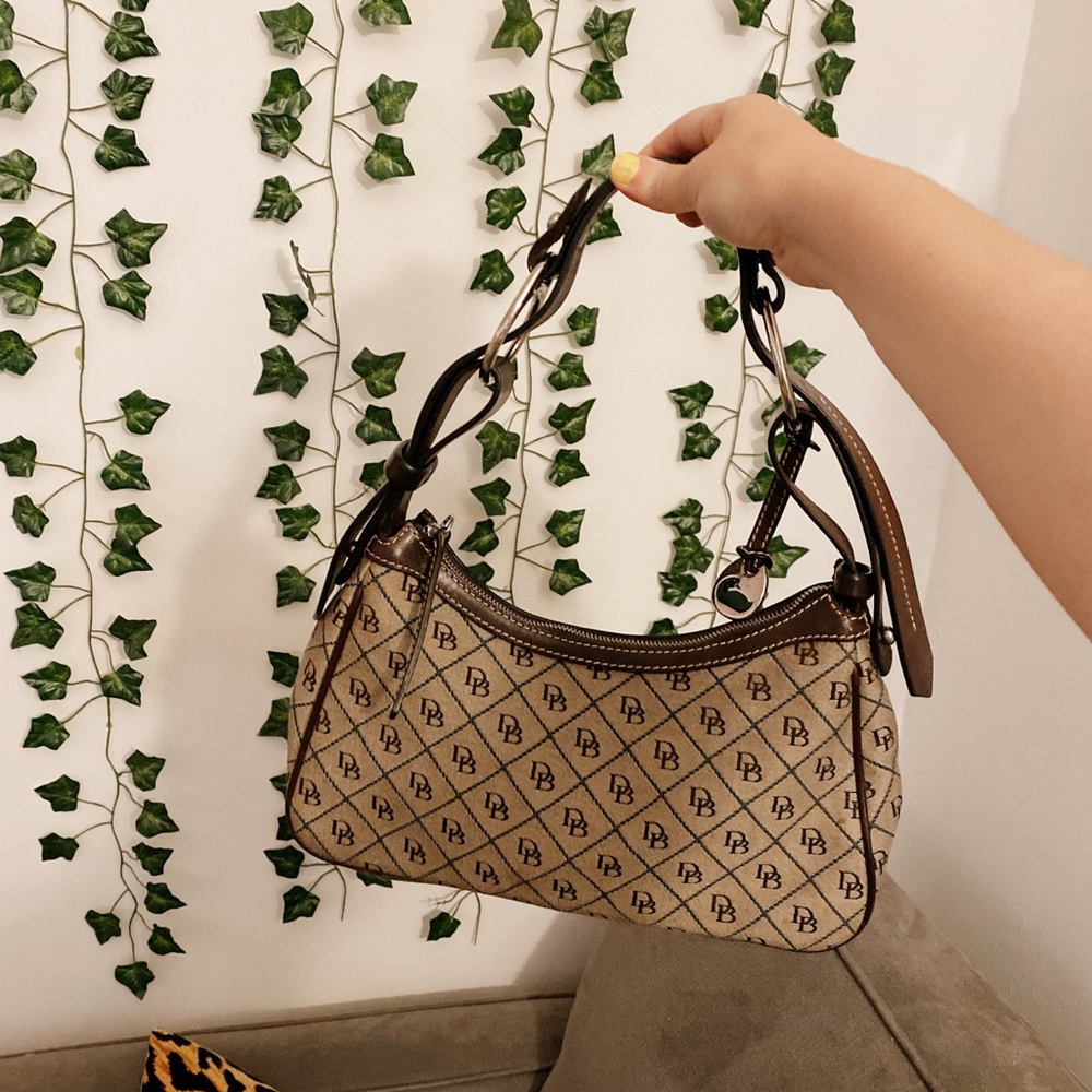 SOLD Vintage Dooney and Bourke shoulder bag - Picture 3 of 12